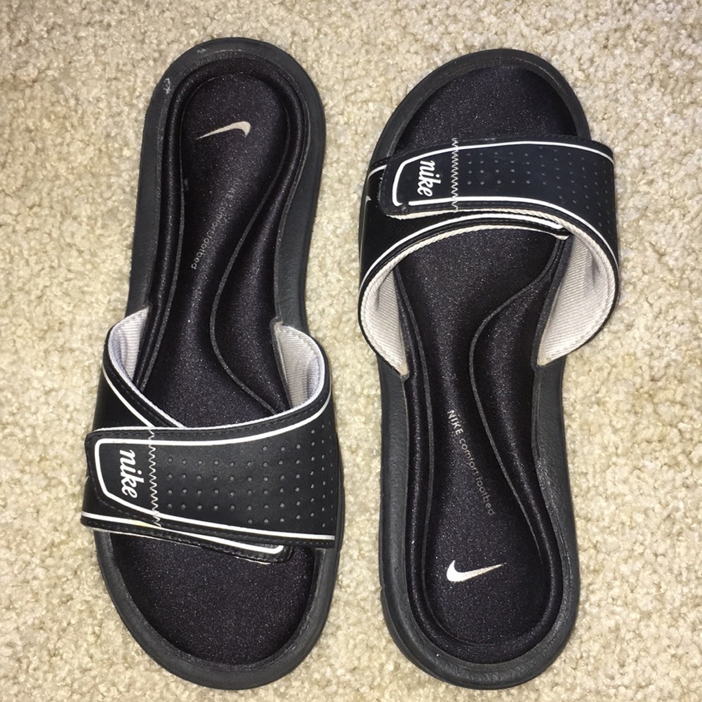 NIKE SLIDES!